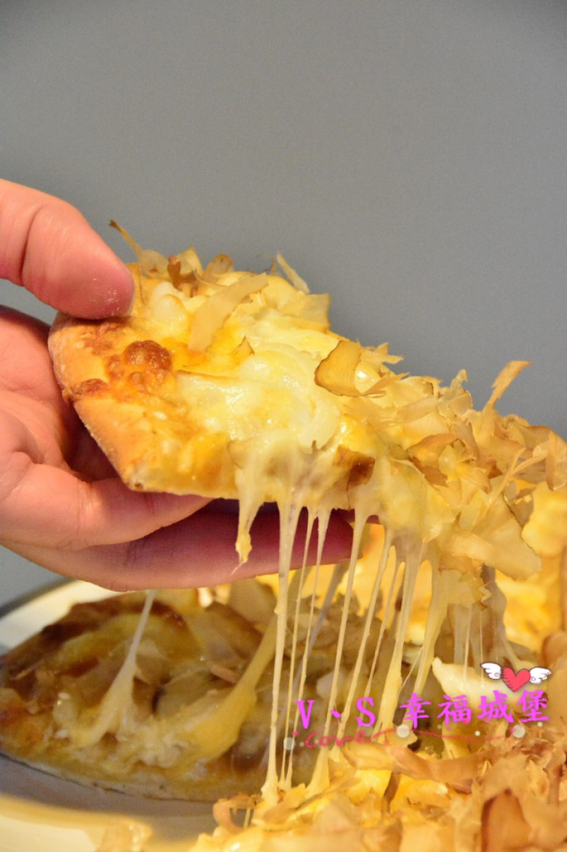 【義式。板橋】岩磨坊 小而美卻小而巧的平價義式料理，原味、菠菜 披薩餅皮可任選喔 !