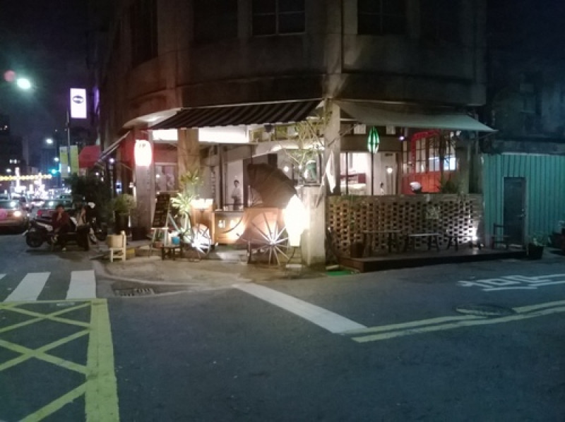 一條路上竟有兩家我夢寐以求的水果霜淇淋----鬲离霜淇淋馬車        
      