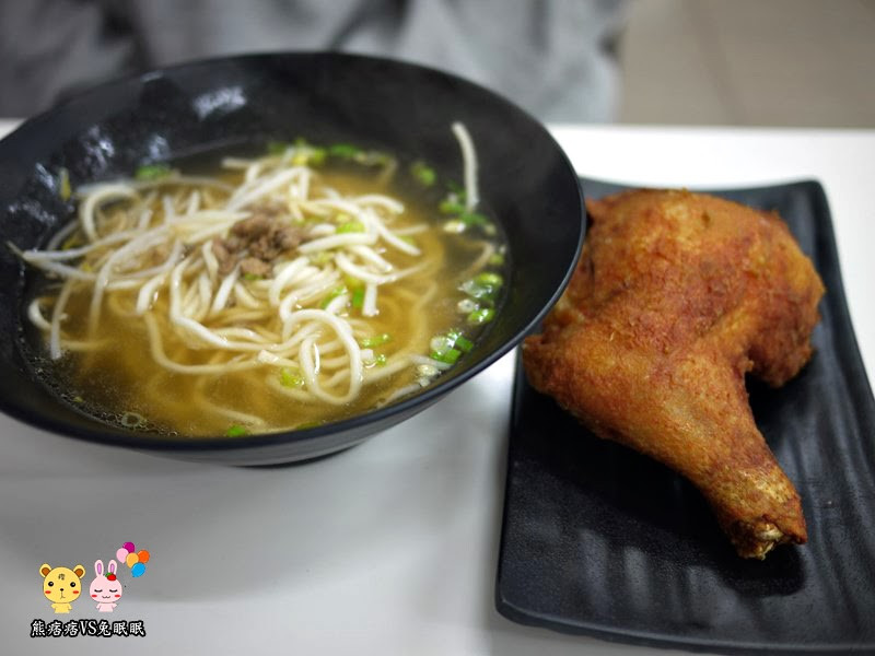 【逢甲夜市】真的假的！雞腿麵只要49元