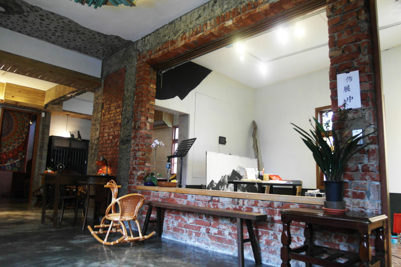 【苗栗市】隱藏巷弄!老宅翻修居然賣起咖啡來❤老家藝文生活空間