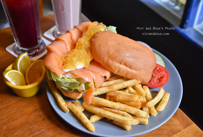 Olimato 奧樂美特 台中北屯大份量美式早午餐，全天候供餐，有插座、WIFI、免服務費 - Nini and Blue 玩樂食記