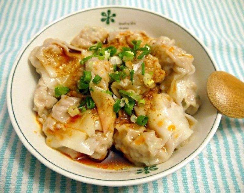 [網購] 婆婆手作坊，手工餛飩 紅油炒手