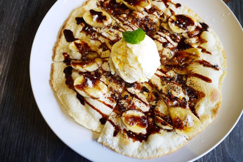 【新北】新埔 猜咖啡 Guess What 新開幕*適合看書再來份香蕉巧克力披薩的咖啡店‧下午茶♥♥♥