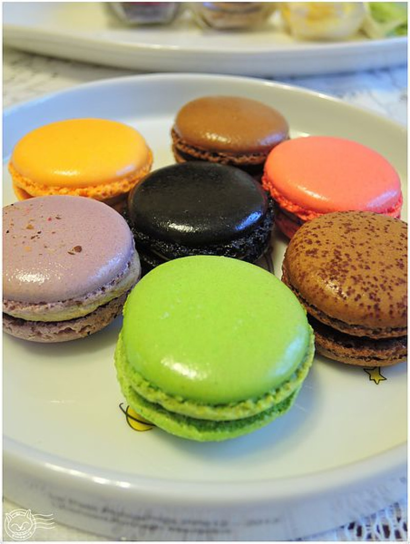 【星羽愛美食-台中】傘下甘味小小店面，馬卡龍果醬蛋糕無一不讓星羽瘋狂，星羽的婚禮小物最佳選擇~傘甘甜點工坊。