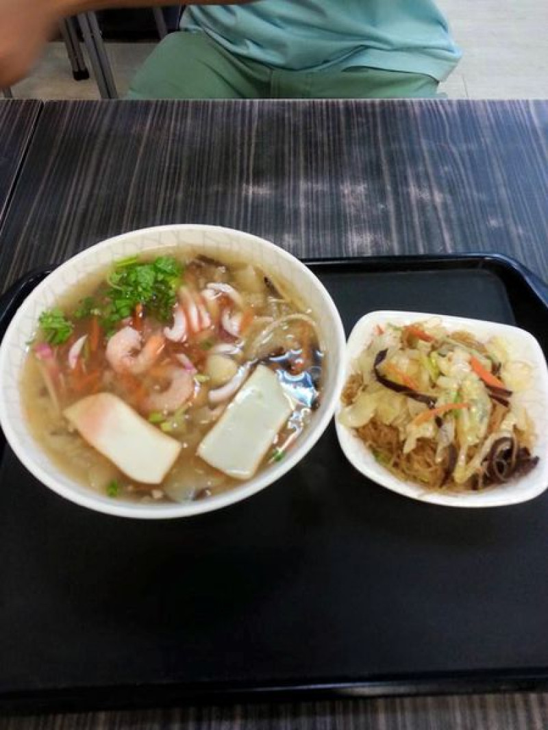 (台北松山)饒河夜市山豬肉香腸及彩虹橋