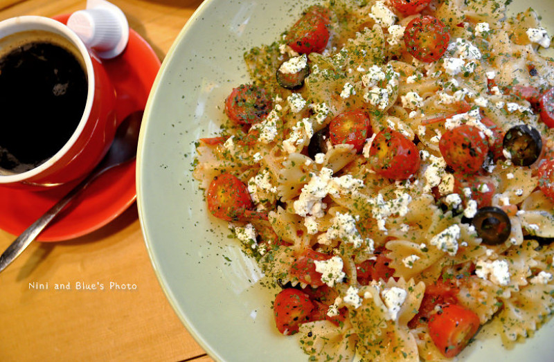 【台中逢甲】The Baker焙客廚房，逢甲早午餐$139起，番茄羊奶起司蝴蝶麵很有特色，逢甲葷素皆宜簡餐廳，平日不限時