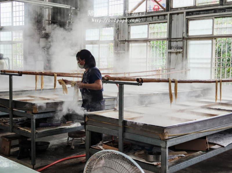 台東。池上》大池豆皮店。古法製作的柴燒豆皮。簡單又質樸的好味道