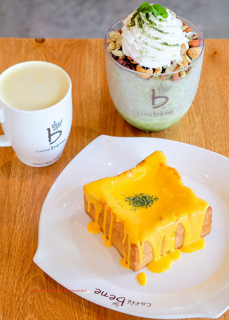 【台中韓國咖啡館】caffe bene。韓星張根碩代言。秘密花園拍攝場景。抹茶刨冰正點！起士吐司也太會流？試賣期間九折優惠。