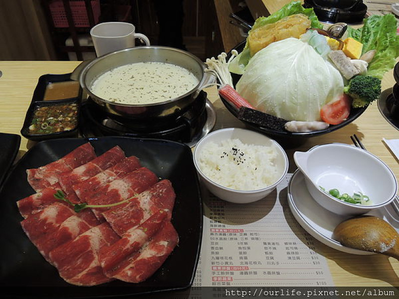 台中逢甲．奶香濃青花辣的超值團購火鍋@養鍋石頭涮涮鍋