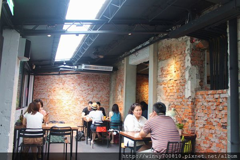 台北 松山。舒適巷弄咖啡廳 民生工寓coffee essential 捷運松山機場站        
      