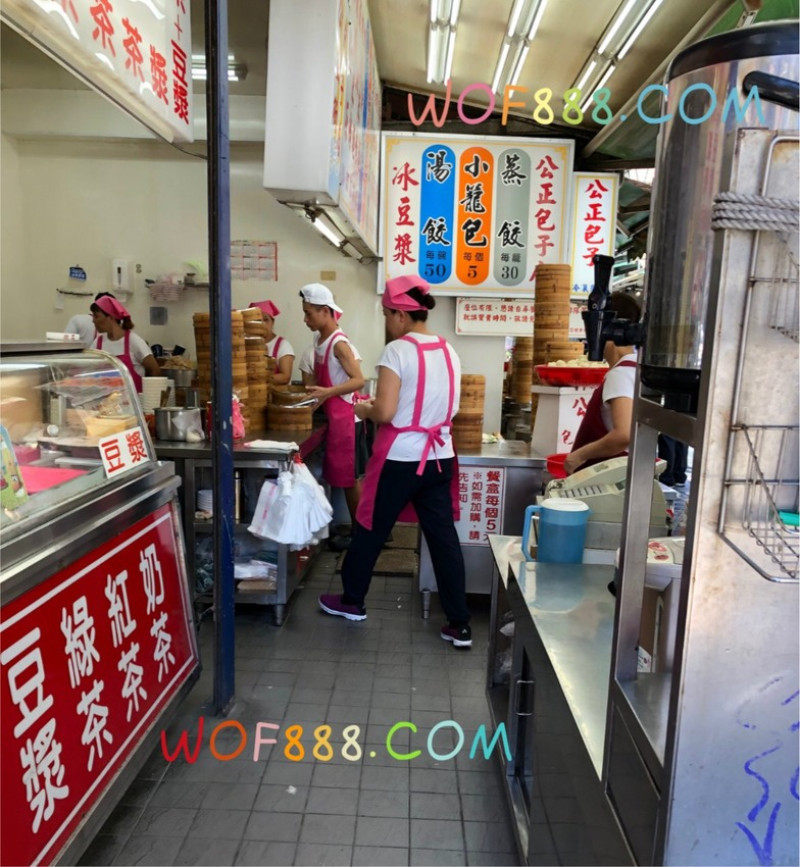 金大發美食|花蓮公正包子店一個5元的小肉包，吃的是一種感覺!