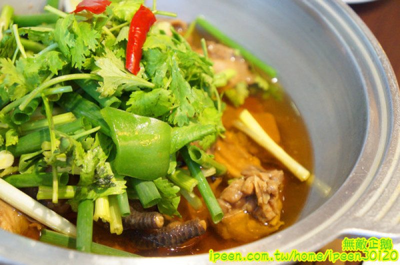 【台南-安平區】正宗花雕雞x廣式料理餐廳..旗山跑山雞/免費冰淇淋《廚房有雞》        
      