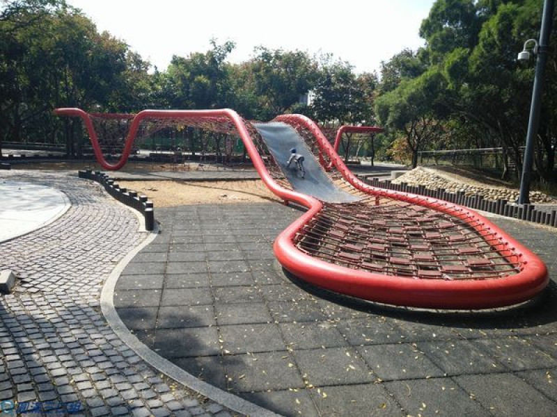 【遊記】台中清水_鰲峰山運動公園@競合體驗遊戲場就是小人的菜 拉都拉不走的吸引力阿