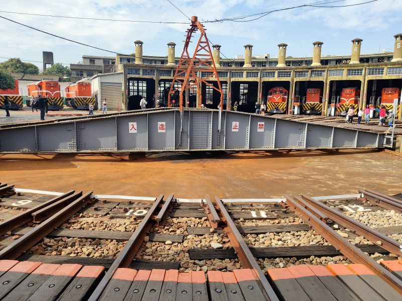 扇形車庫-彰化市/全台碩果僅存扇形火車庫鐵道迷必朝聖 - 潔絲蜜愛生活