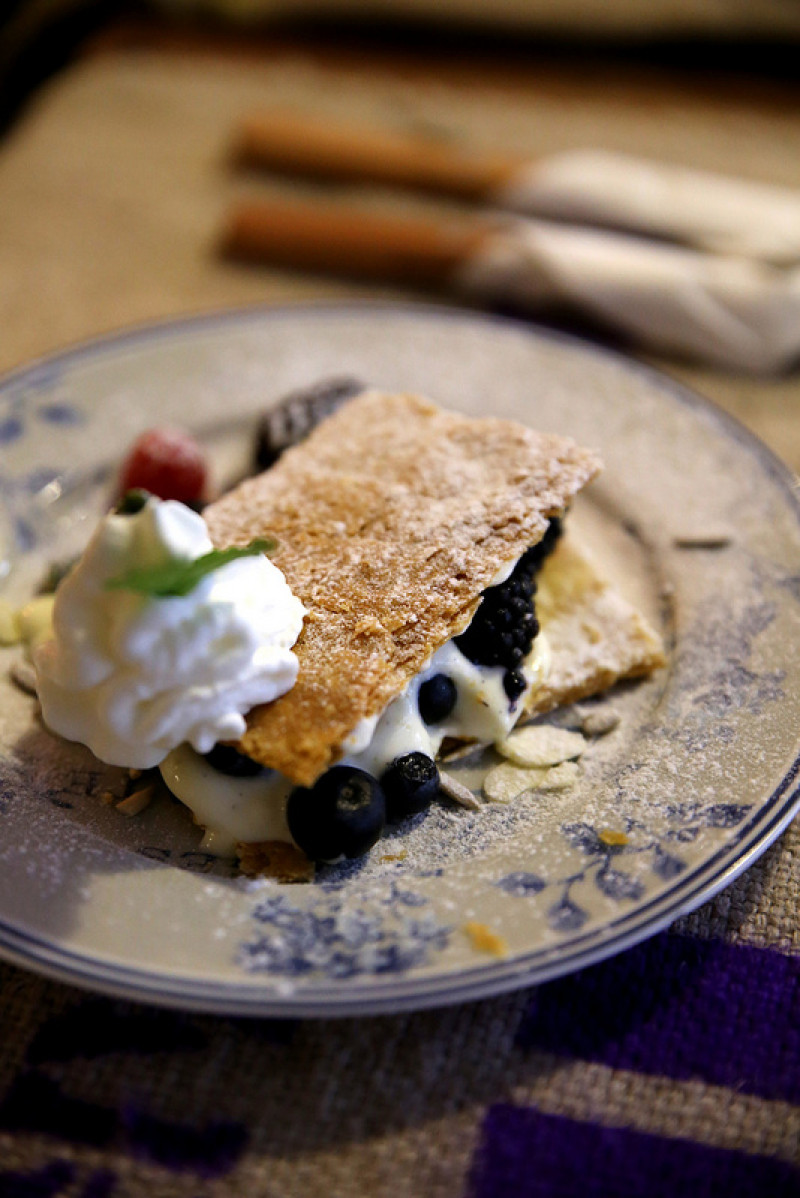 穿越九千公里交給你，到底是洗衣店還是咖啡店？