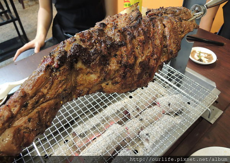 台中．香氣十足的新彊烤羊腿@京味儿烤羊腿
