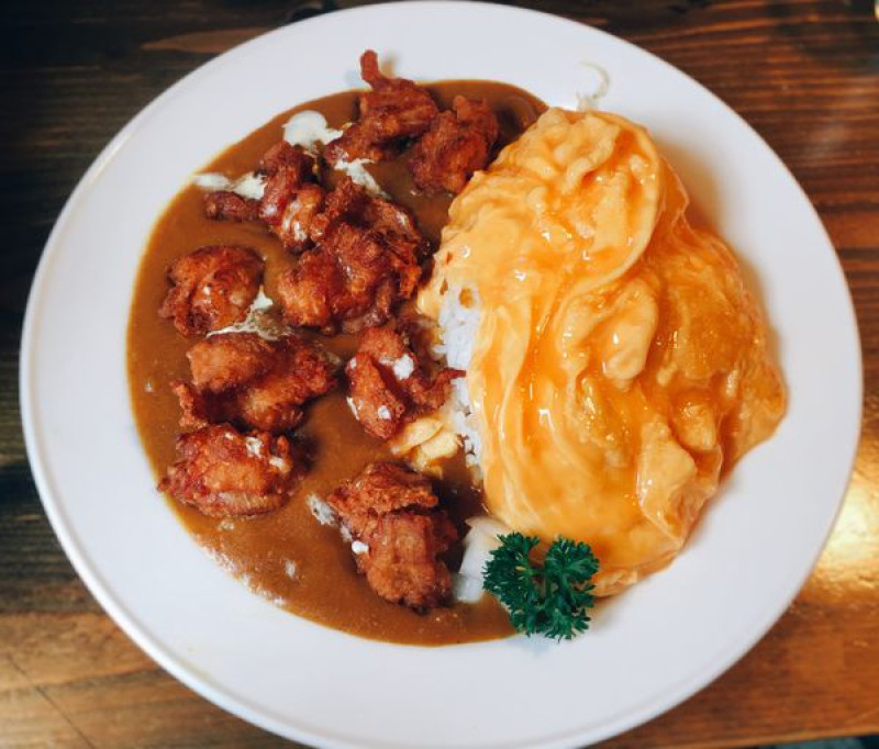 [永安站] ❤ 圖書館對面❤超嫩滑蛋日式炸雞咖哩飯  工業風早午餐 李歐愛高妹2店 / 永安捷運站 永和早午餐