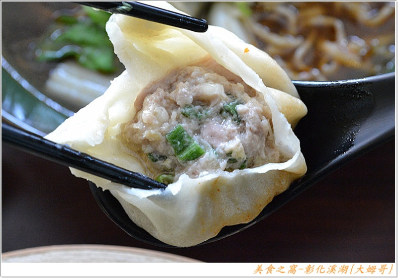 鮮嫩飽滿的湯包，酥香厚實的蔥油餅，太多了說不完，自己看吧 ~ 彰化溪湖-大姆哥