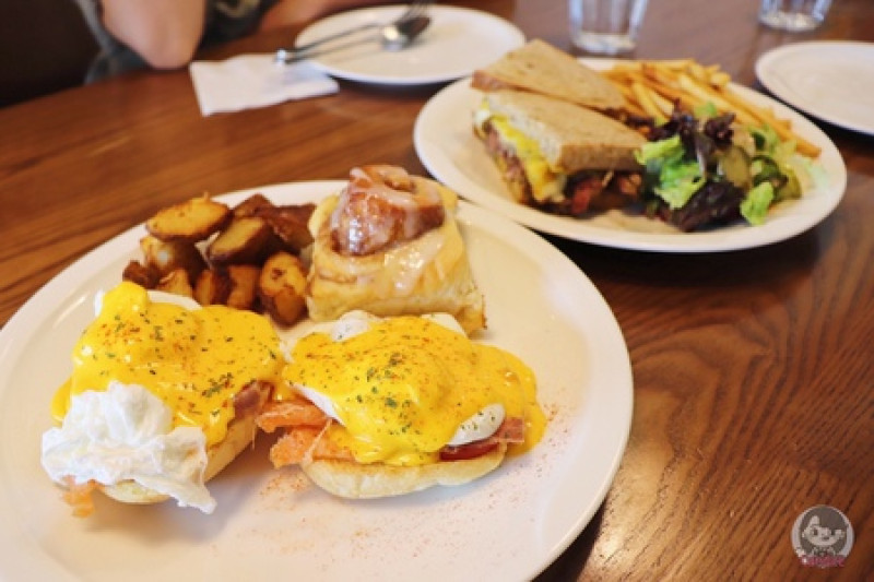 [食記/台北信義] 1Bite2Go Cafe&Deli 信義店 捷運世貿/101站 台北地標101旁 道地美式早午餐 輕食 肉桂捲很厲害