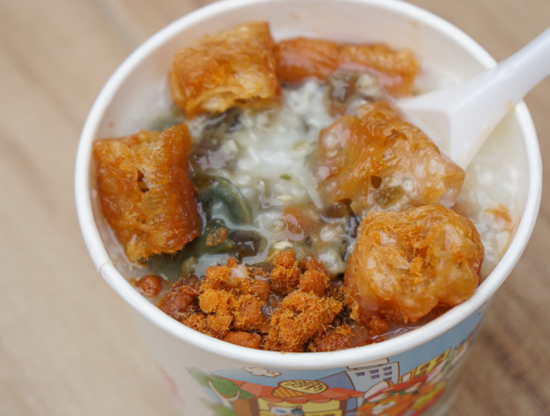 [台中北屯美食]日出廣東粥飯糰-早上六點開始排隊~銅板價料多廣東粥! - 美食好芃友