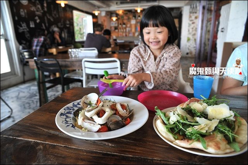 《墾丁民宿飯店美食景點》AVIS安維斯租車高鐵左營站．墾丁南灣．好友推薦必吃的迷路小章魚