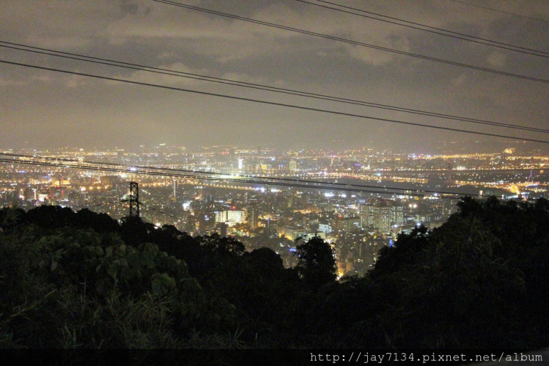 （台北美食）陽明山 夜。店Night Fever 美式料理搭配陽明山無敵夜景~