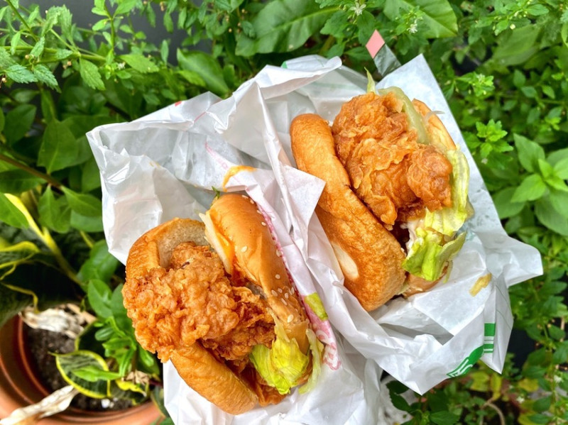 丹丹漢堡：南部速食店霸主！台南高雄屏東必吃.個人大推5號餐，鮮脆雞腿堡大份量，玉米濃湯料多味美又大碗｜文末全台門市.最新菜單 - 進食的巨鼠