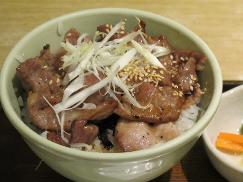 [食記] 大戶屋日本料理。迷你豬肉蓋飯+烏龍湯麵! 讓你在夏天也有好胃口!