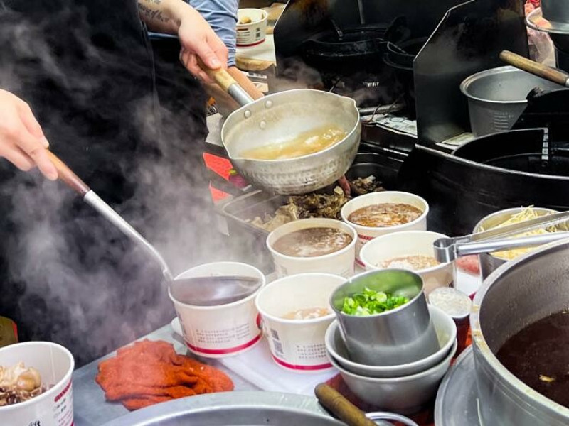 台北市中山區阿圖麻油雞總店｜越冷生意越火爆！超過五十年歷史老牌麻油雞