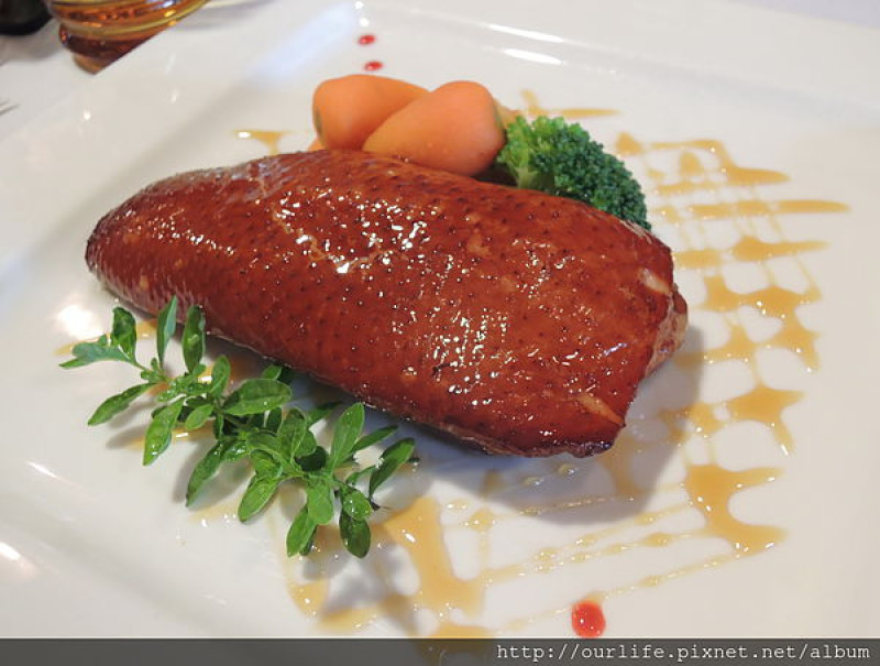 台中大里．軟嫩鮮甜又多汁的法式油封鴨胸@廚異料理牛排館(+wifi)