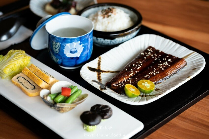 【方寸之間】新興區美食推薦，在地人激推的薑汁燒肉、招牌烤鯖魚，質感空間品日式定食！菜單