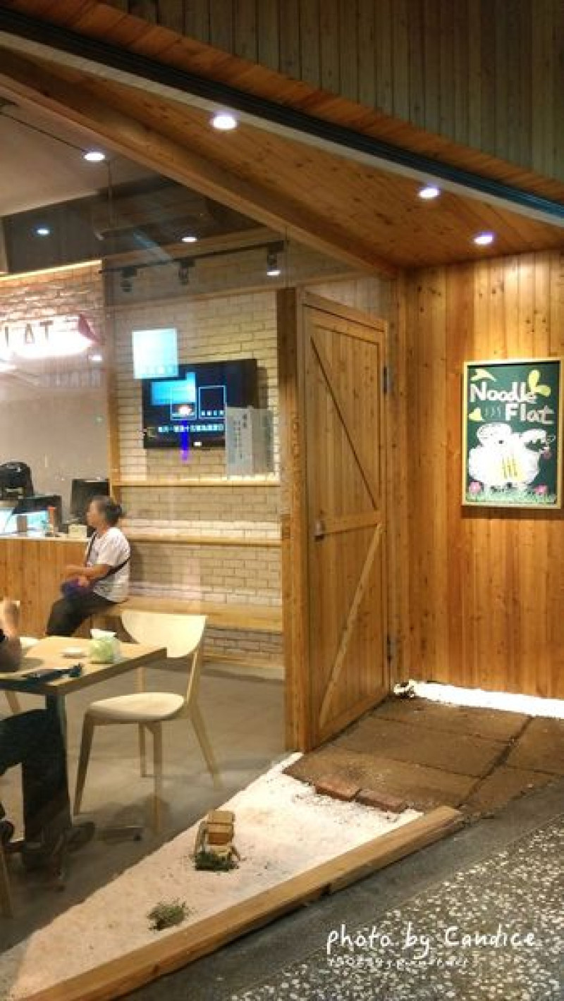 [食記/台北天母]捷運芝山站 見麵公寓 近天母SOGO 上班族們午餐首選 質感路線的小麵館