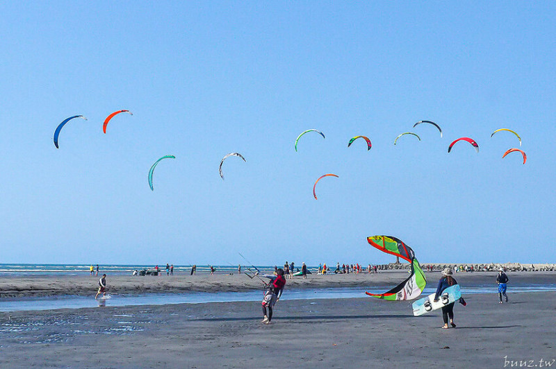 相約追風箏看衝浪，大安濱海樂園箏豔登場，親子同遊藺草編織、鑽石風箏彩繪！