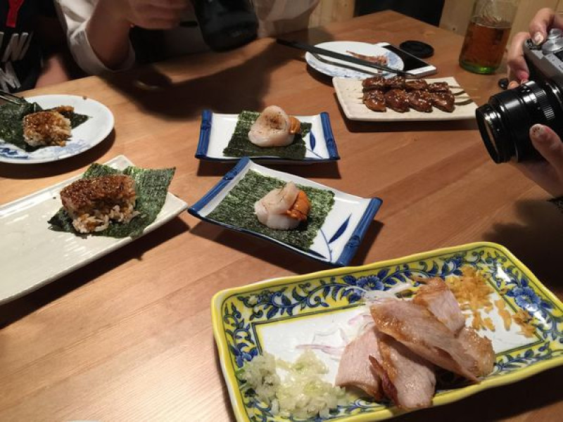 台北東區 串鳥二店 - 近微風廣場的居酒屋，燒烤好吃，干貝海膽漢堡很吸睛