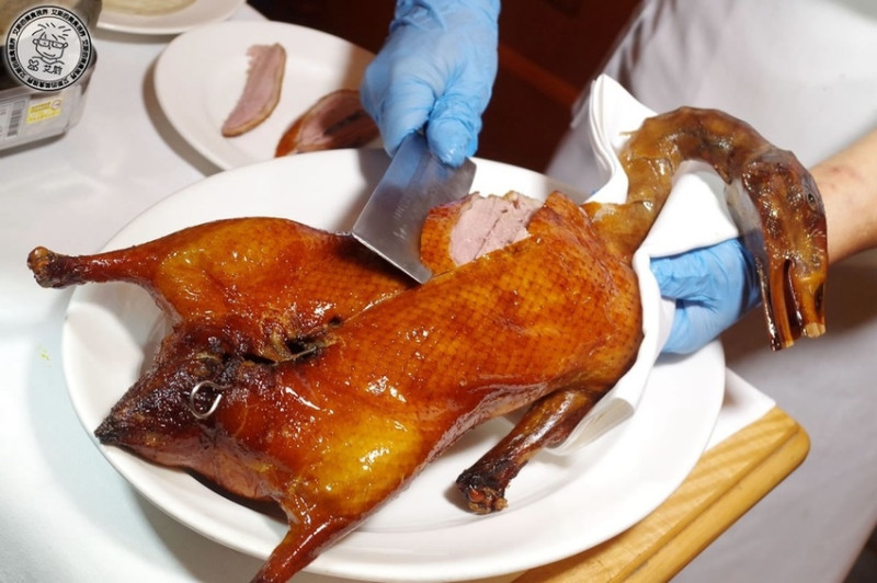 [烤鴨．月餅]第一次吃威士忌醬烤鴨三吃就上手．限量手工月餅提早購買有優惠喔！台北西華飯店 x 怡園中餐廳