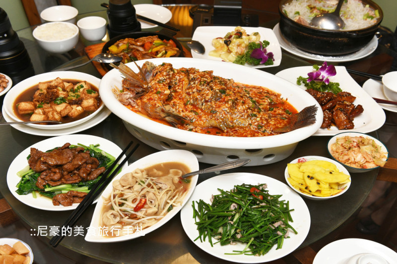 [台北東湖] 新家圓客家菜川菜 巷弄飄香三十五載的老店 內湖汐止聚餐桌菜合菜美食推薦