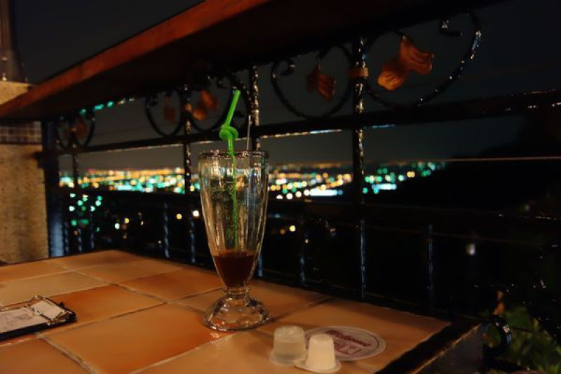 高雄大岡山 觀風聽月景觀餐廳~吃飯呆坐放空看夜景