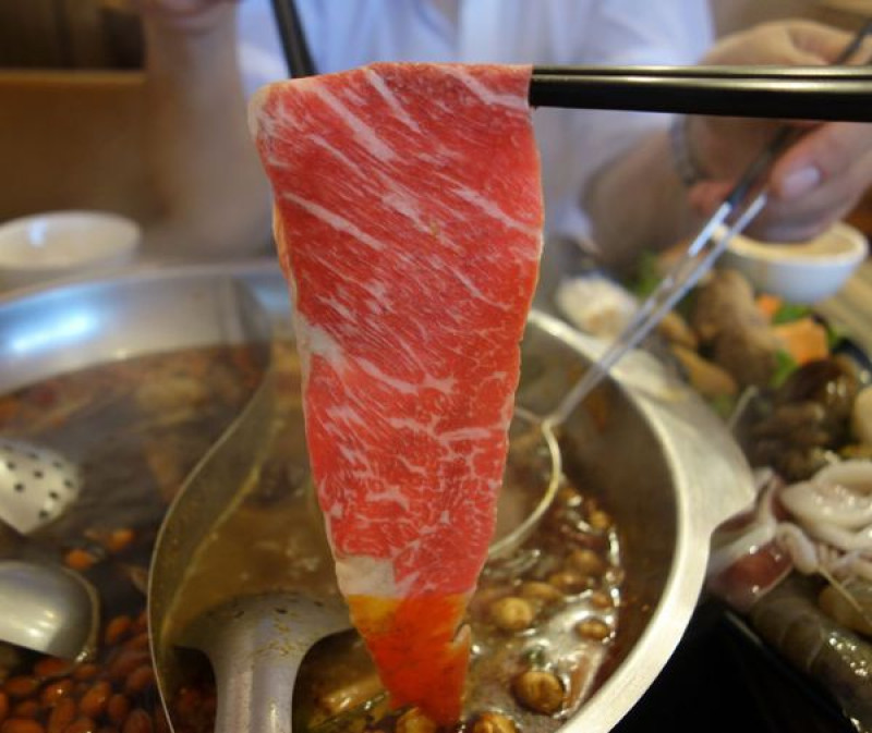 勾勾鍋 麻辣鍋鴛鴦火鍋 價位親民優惠也大方