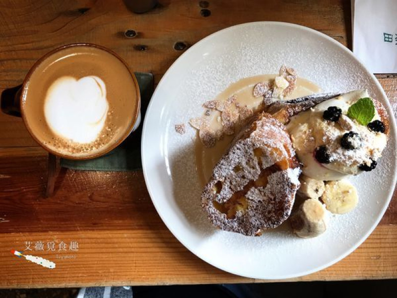 田樂學院店 || 台中沒有比田樂更文青的早午餐店，手作漢堡絕對值得你們吃，還有軟綿到讓人無法想像的法式吐司甜點