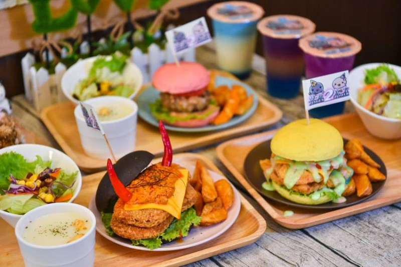 雙魚2次方：台中北區美食-臨近中友百貨/一中街，IG打卡美食，必點繽紛的彩虹起司醬漢堡、爆漿手打牛肉漢堡！