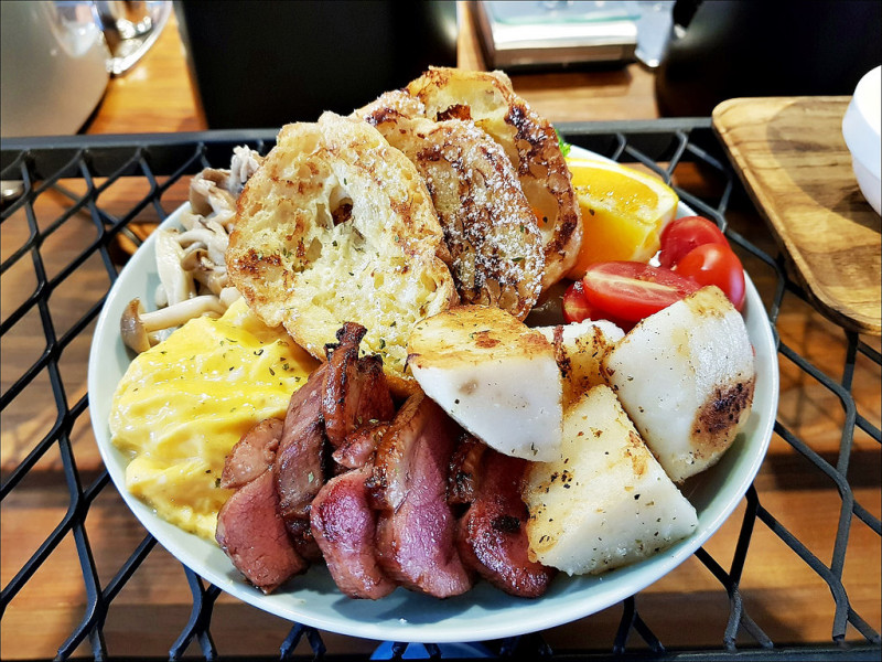 [台中] 冰河咖啡 台中早午餐推薦 工業風環境好拍照咖啡好喝