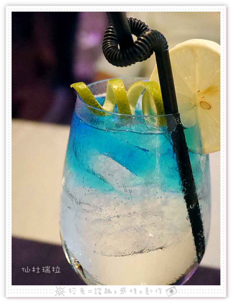 [台南食記] Mumu小巴黎~情調滿分！來杯迪士尼公主特調做自己的主角！美式蜜汁碳烤豬肋排&茄汁辣味香腸燉飯！