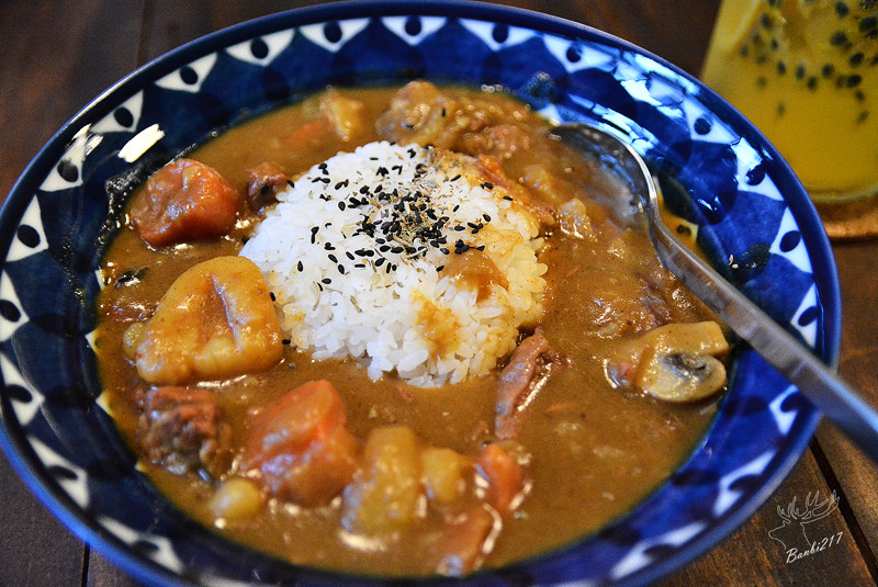 Neighbors Cafe鄰居咖啡:牛小排咖哩飯好吃 台北大安區 永康街 青田街 捷運信義線東門站美食 甜點 下午茶 咖啡館