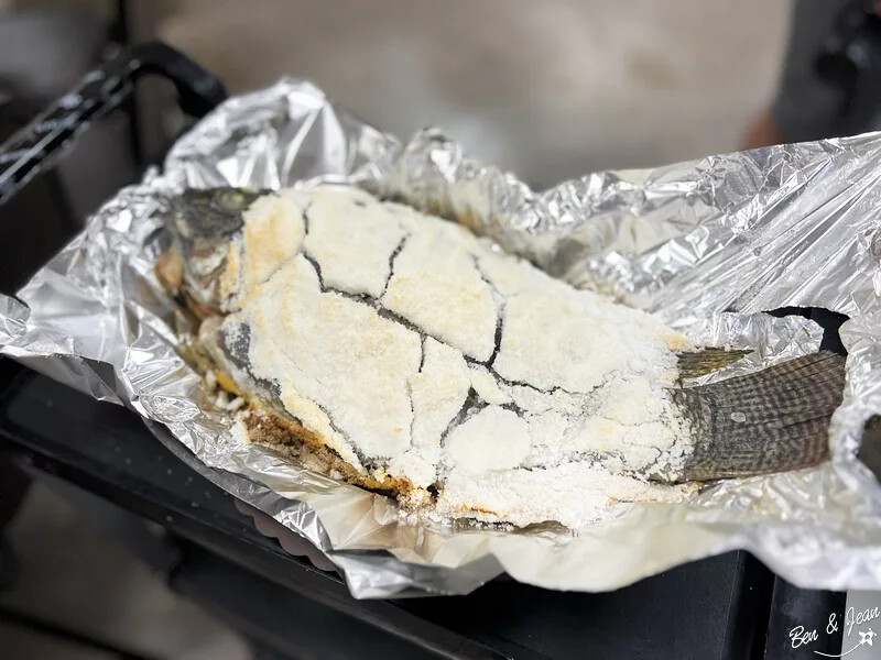 宜蘭縣礁溪鄉賣魚郎食酒处》宜蘭礁溪自家魚塭現撈活魚料理餐廳，鹽烤台灣鯛必點，飯後還能餵魚