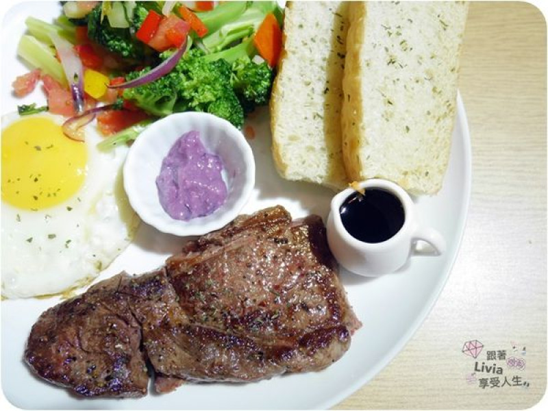 美食。餐廳│ 新北市板橋區 新埔捷運站 103 Kitchen 新埔站美式餐廳 漢堡/燉飯/早午餐/親子餐廳 ❤跟著Livia享受人生❤