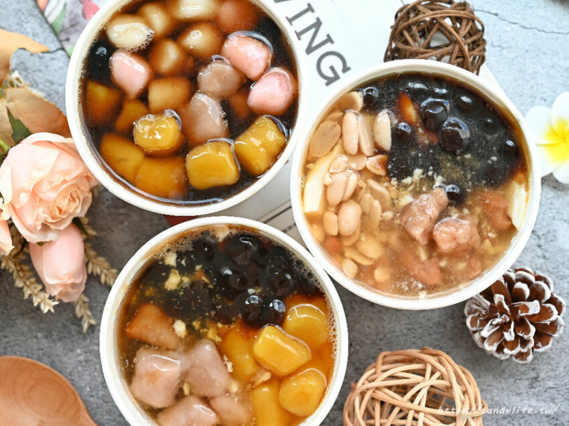 美村豆花｜台中豆花推薦，隱身在巷弄中的老字號豆花店，料多實在，近15種配料任你搭～