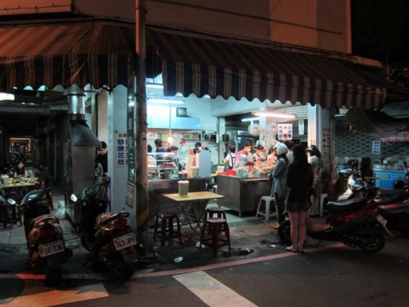 台南小吃 水仙宮市場旁的 炒鱔魚意麵 米糕 四神湯