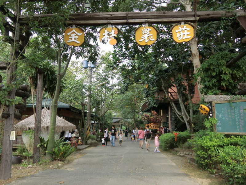 {嘉義景點}『民雄金桔觀光工廠』嘉義親子旅遊推薦，免費入園還能品嘗各式金桔產品，導覽專業充滿寓教於樂，非常推薦全家大小一起金桔果醬ＤＩＹ體驗