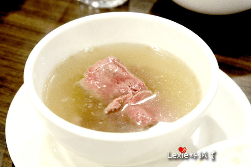 台南【食記】今牛作，溫體牛火鍋好鮮的湯呀