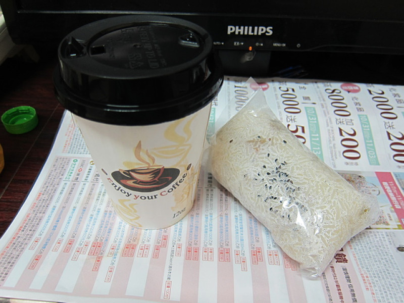 早餐~崇學路上老夫妻的酸辣飯糰..